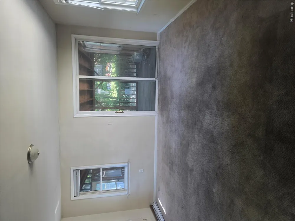 4128 Huron Dearborn Heights City, MI 48125