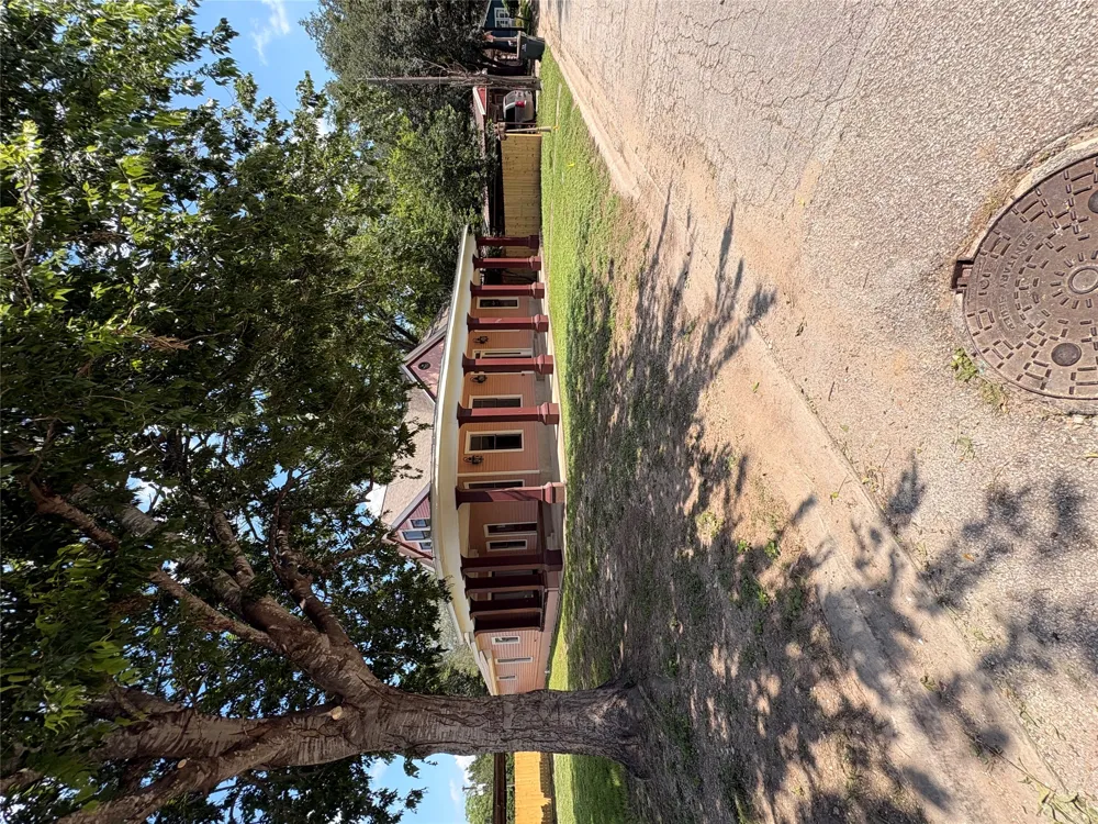 105 S Cedar Street Luling, TX 78648