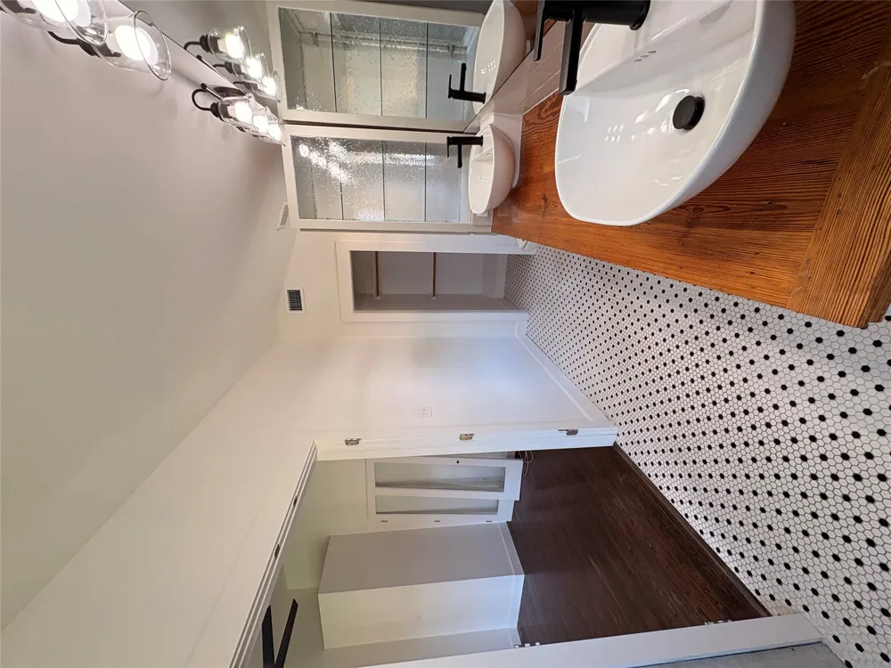 105 S Cedar Street Luling, TX 78648