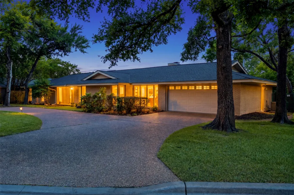 6808 MESA DRIVE