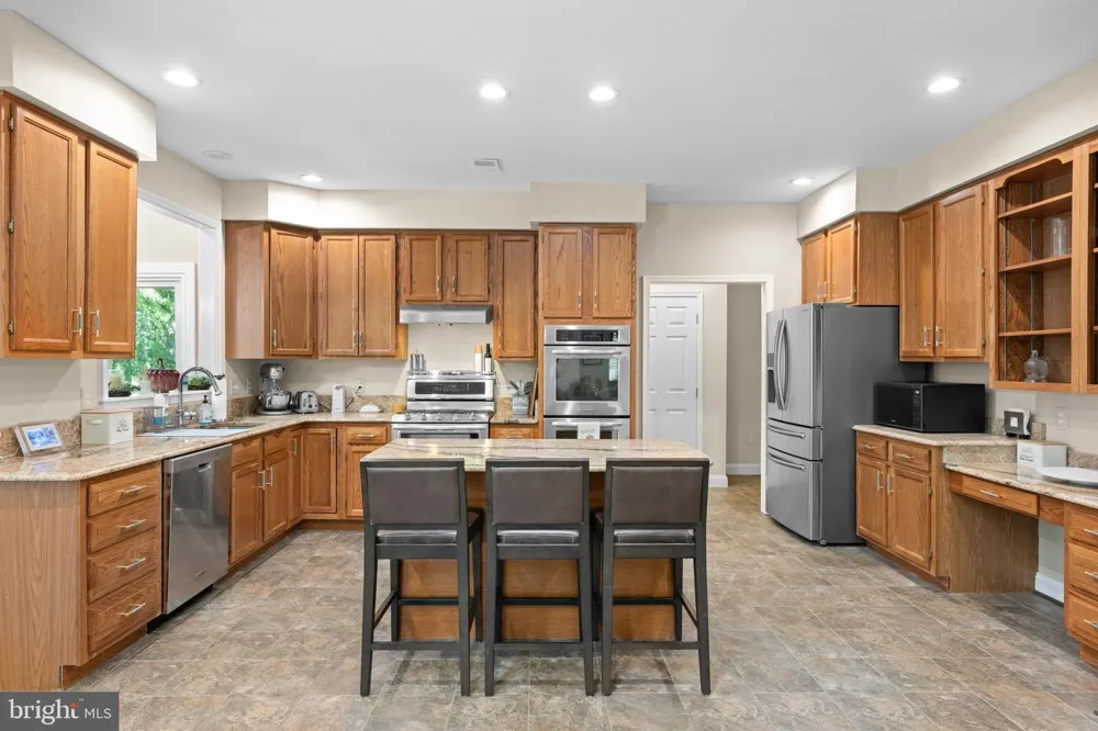 7921 GOODHURST DRIVE Gaithersburg, MD 20882