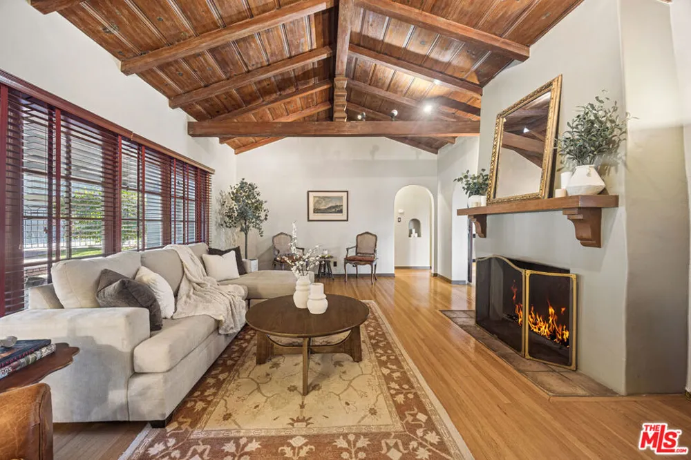 11325 Sunshine Terrace Studio City, CA 91604