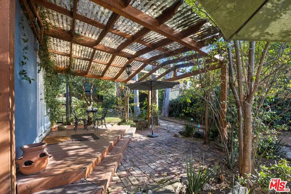 11325 Sunshine Terrace Studio City, CA 91604