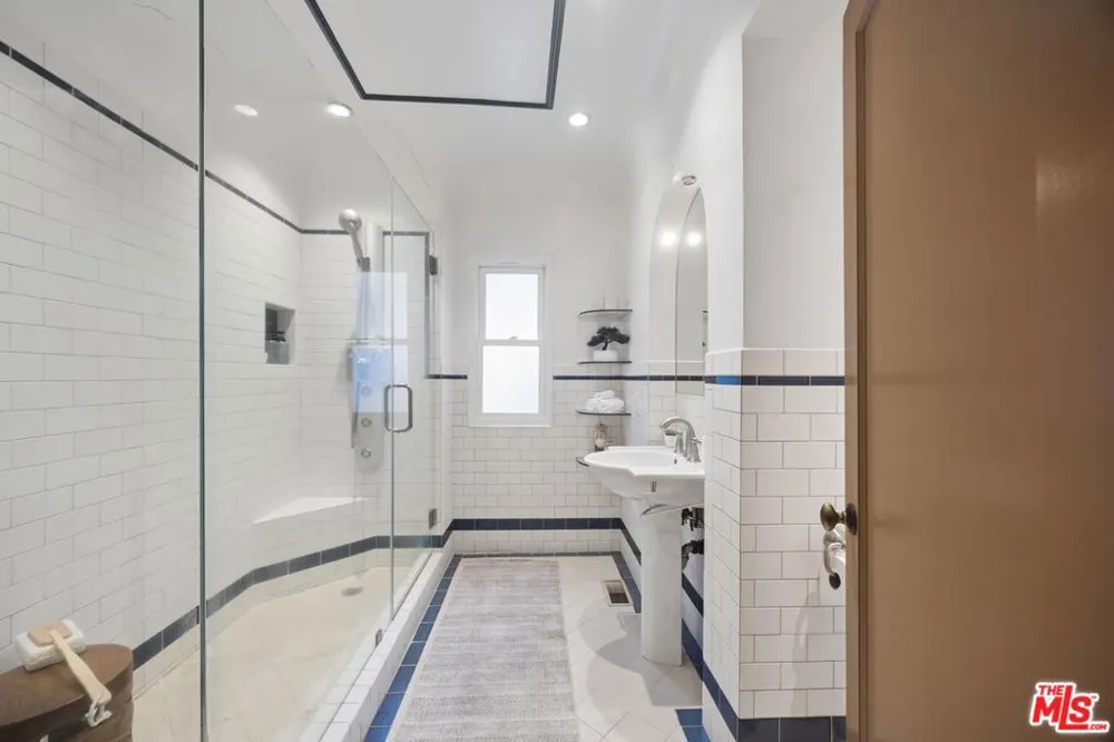 11325 Sunshine Terrace Studio City, CA 91604
