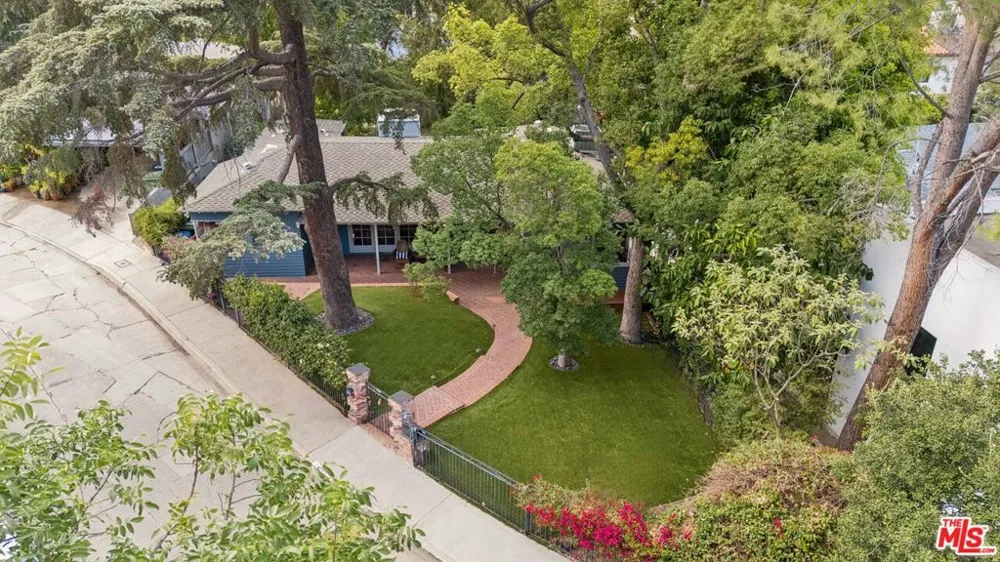 11325 Sunshine Terrace Studio City, CA 91604