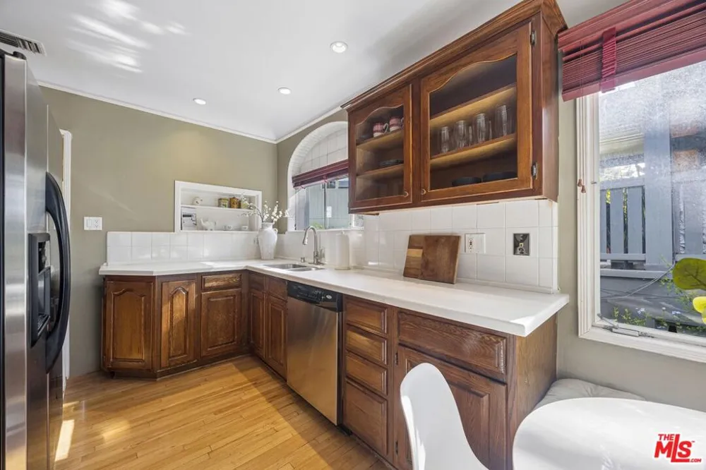 11325 Sunshine Terrace Studio City, CA 91604