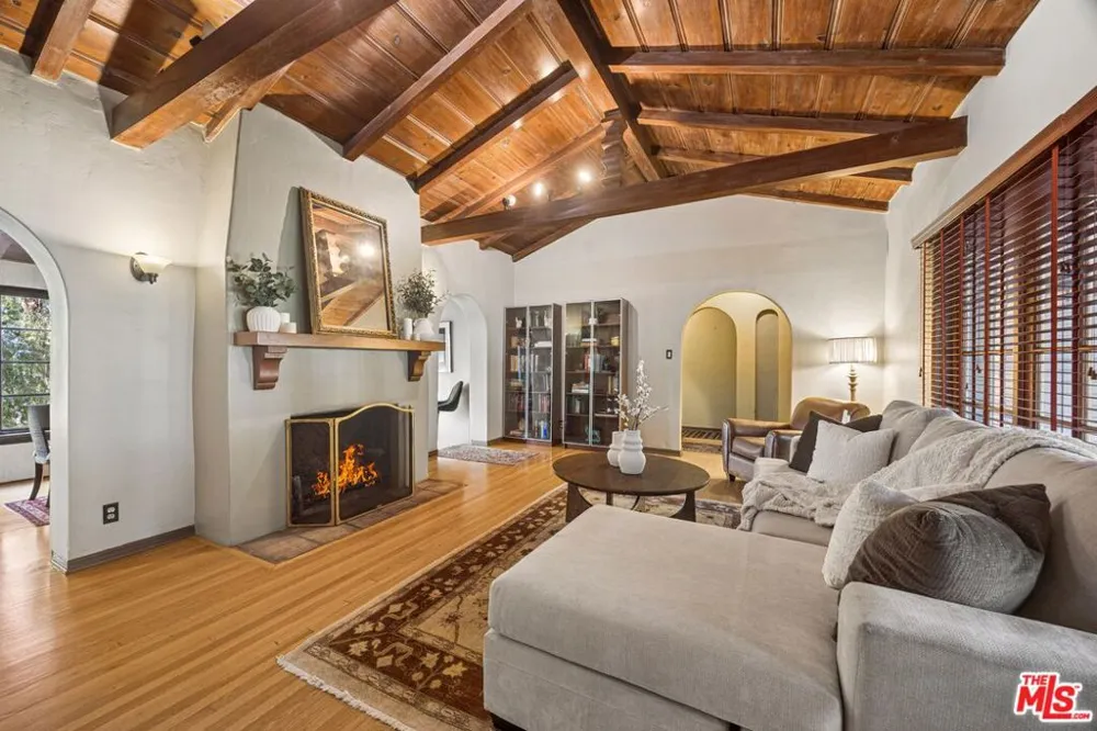 11325 Sunshine Terrace Studio City, CA 91604