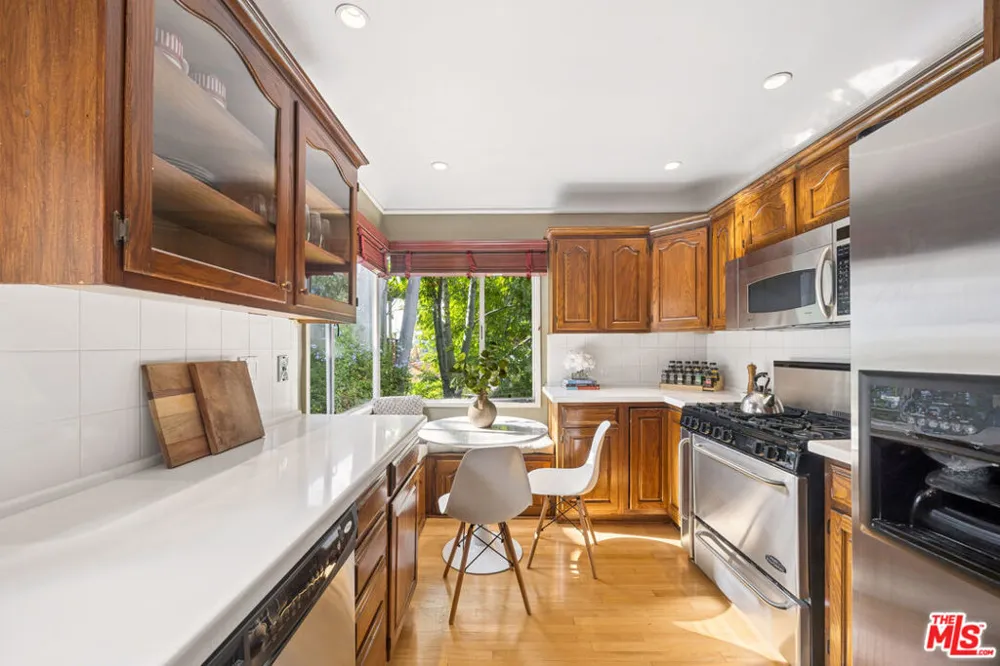 11325 Sunshine Terrace Studio City, CA 91604