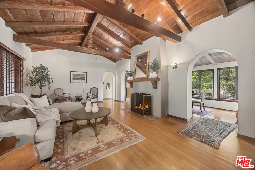 11325 Sunshine Terrace Studio City, CA 91604
