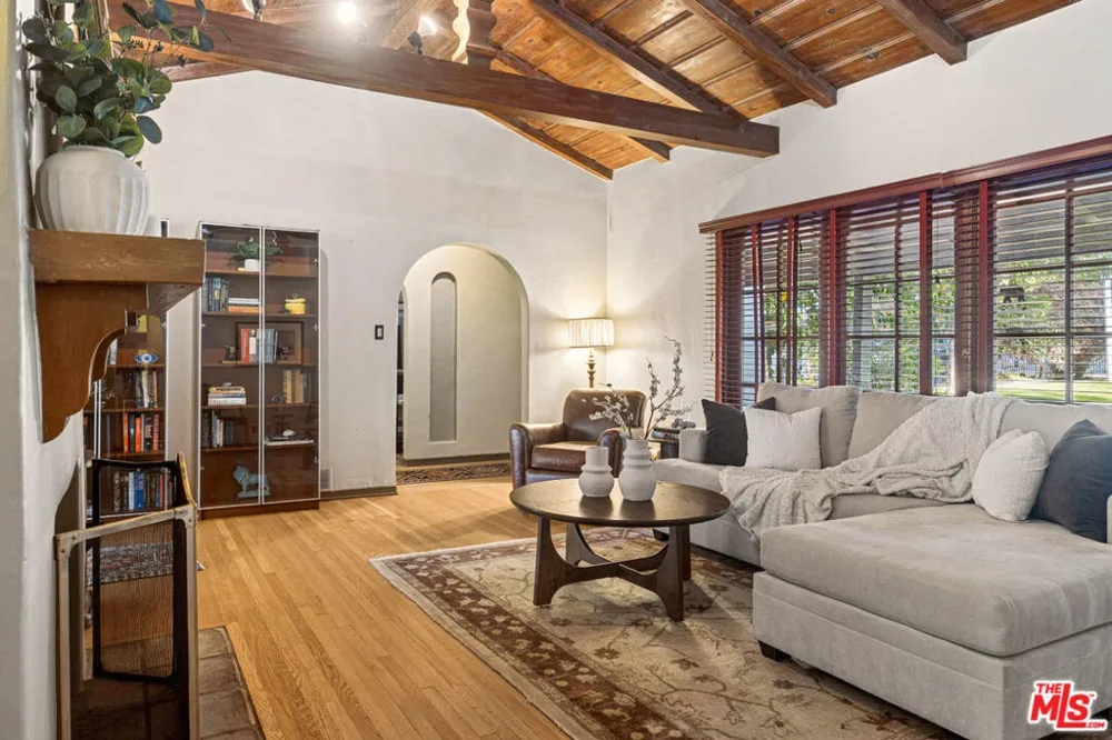 11325 Sunshine Terrace Studio City, CA 91604