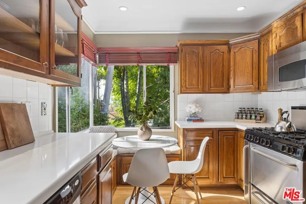 11325 Sunshine Terrace Studio City, CA 91604