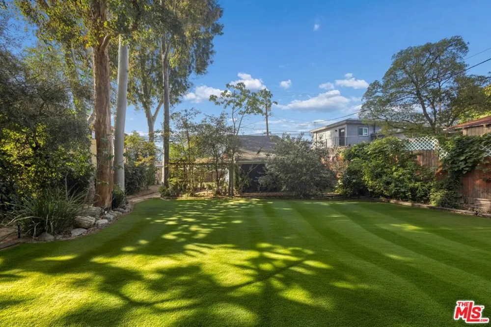 11325 Sunshine Terrace Studio City, CA 91604