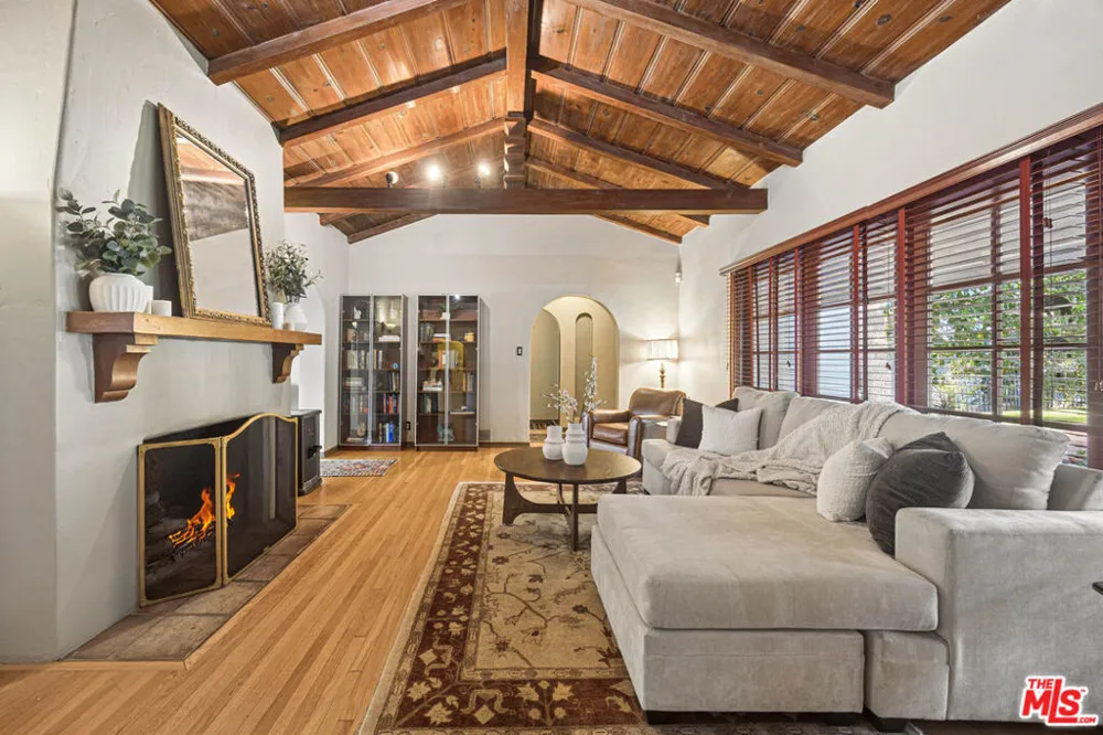11325 Sunshine Terrace Studio City, CA 91604