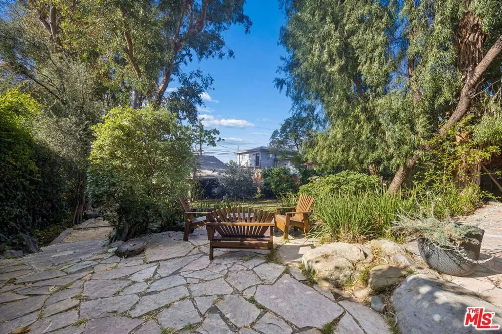 11325 Sunshine Terrace Studio City, CA 91604