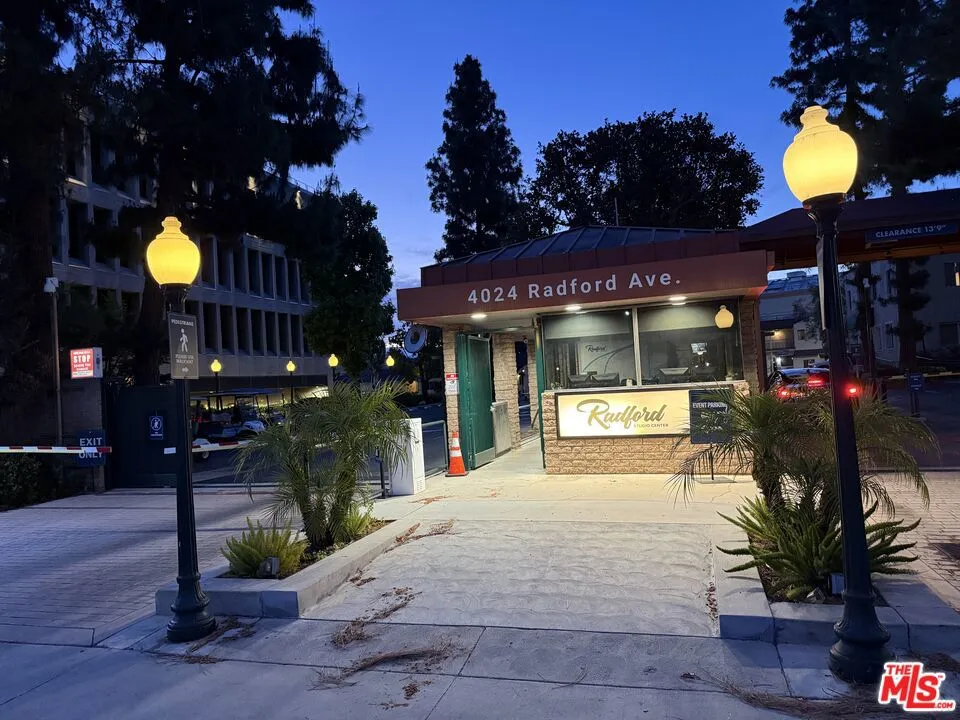 11325 Sunshine Terrace Studio City, CA 91604