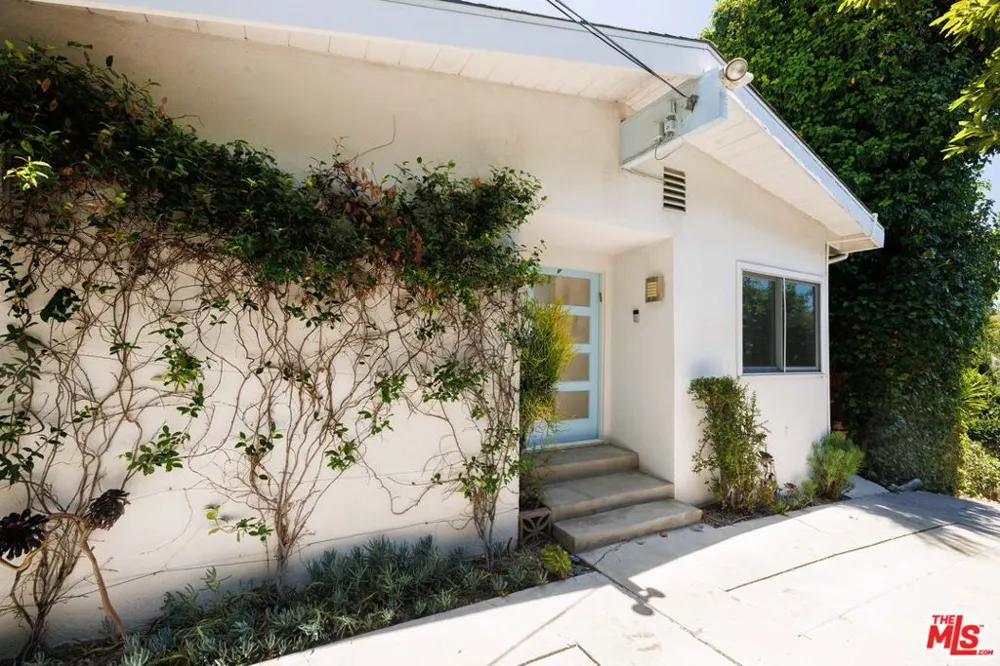 3554 Berry Drive Studio City, CA 91604