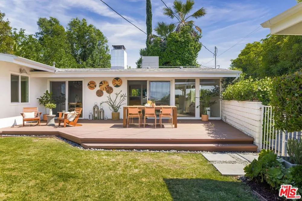3554 Berry Drive Studio City, CA 91604