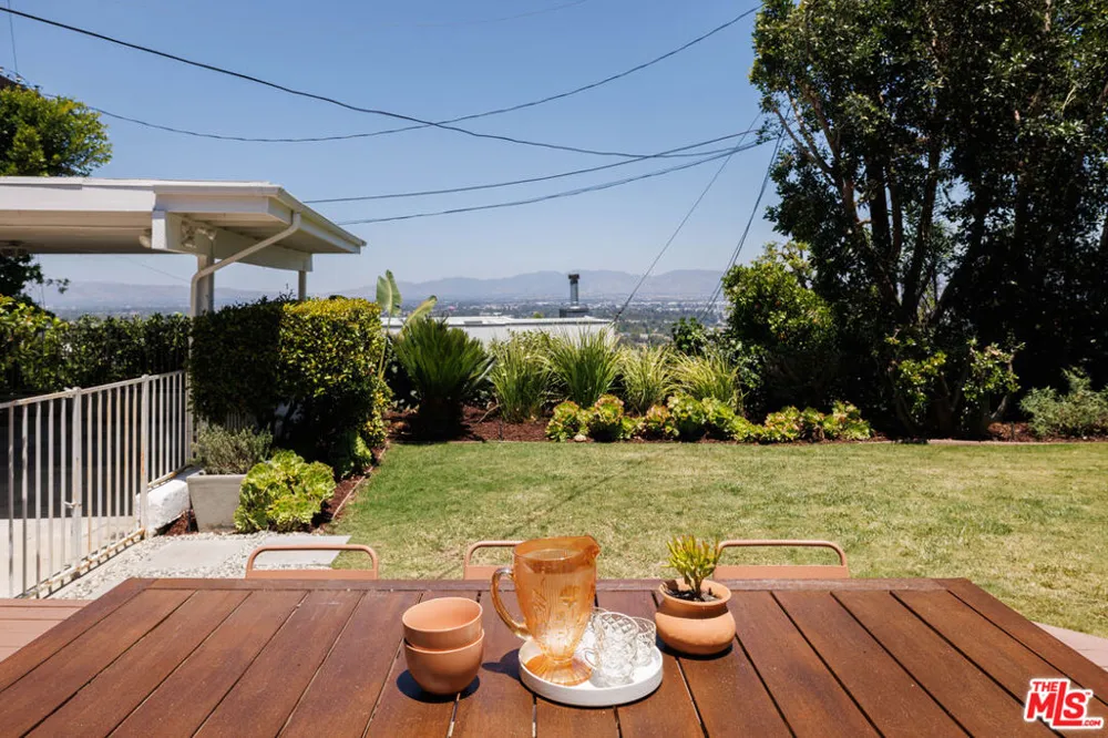 3554 Berry Drive Studio City, CA 91604