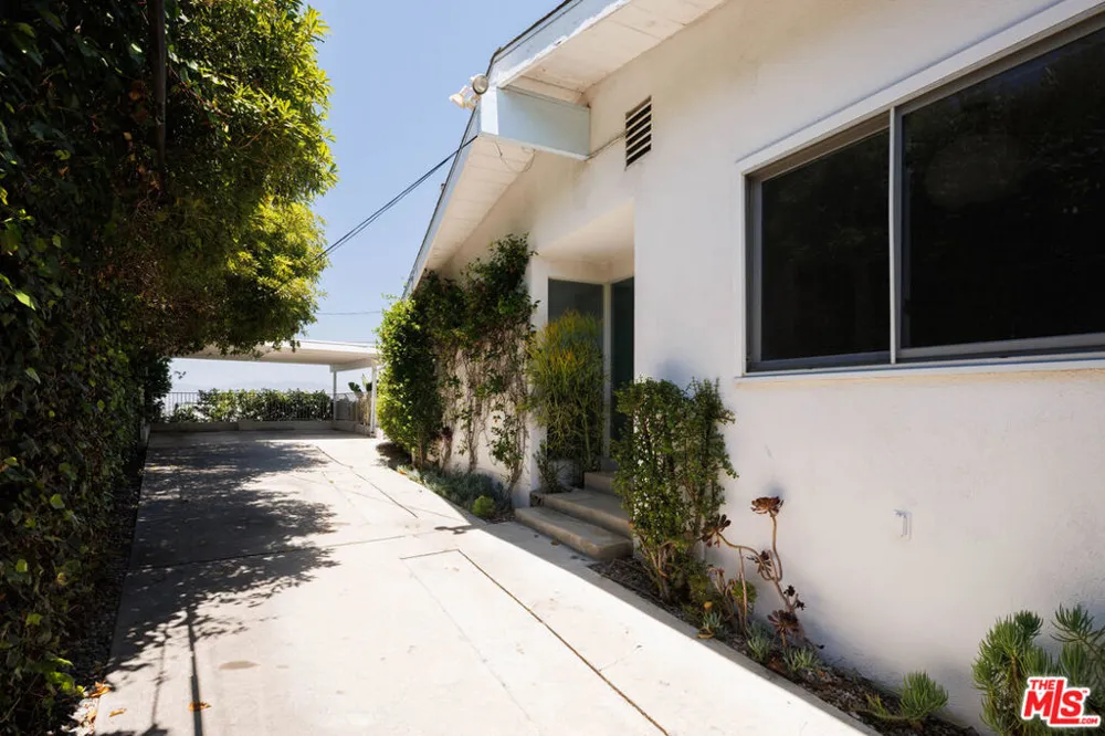 3554 Berry Drive Studio City, CA 91604
