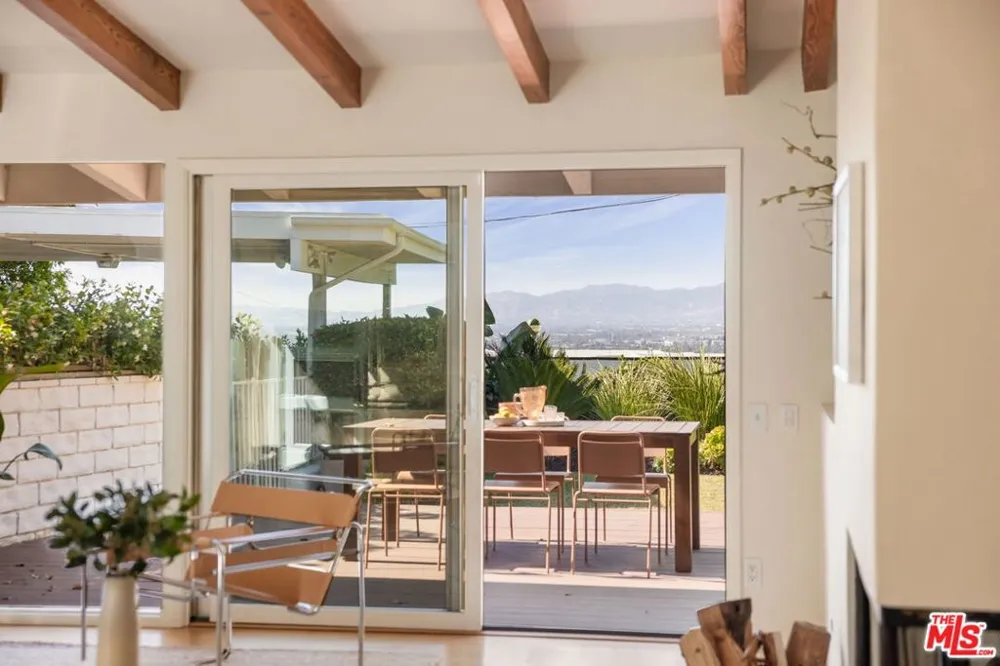 3554 Berry Drive Studio City, CA 91604