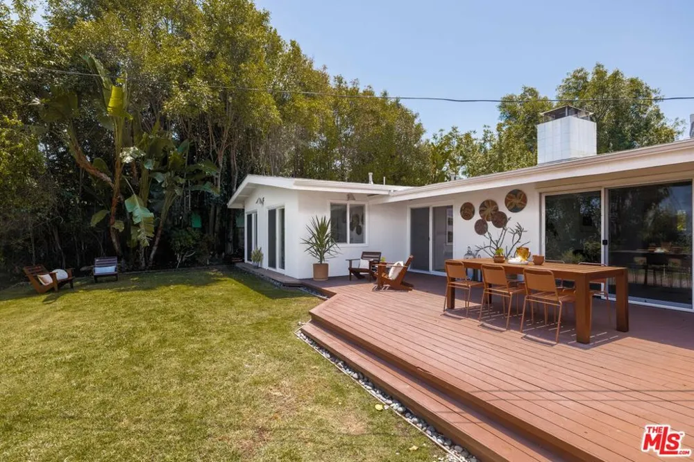 3554 Berry Drive Studio City, CA 91604