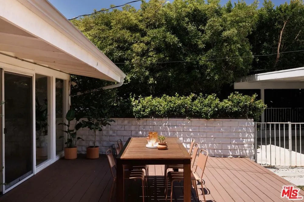 3554 Berry Drive Studio City, CA 91604