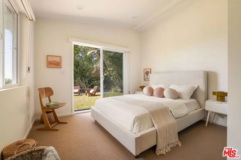 3554 Berry Drive Studio City, CA 91604
