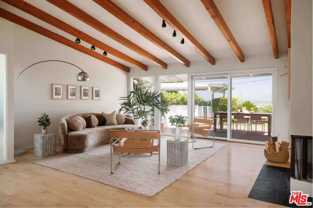 3554 Berry Drive Studio City, CA 91604