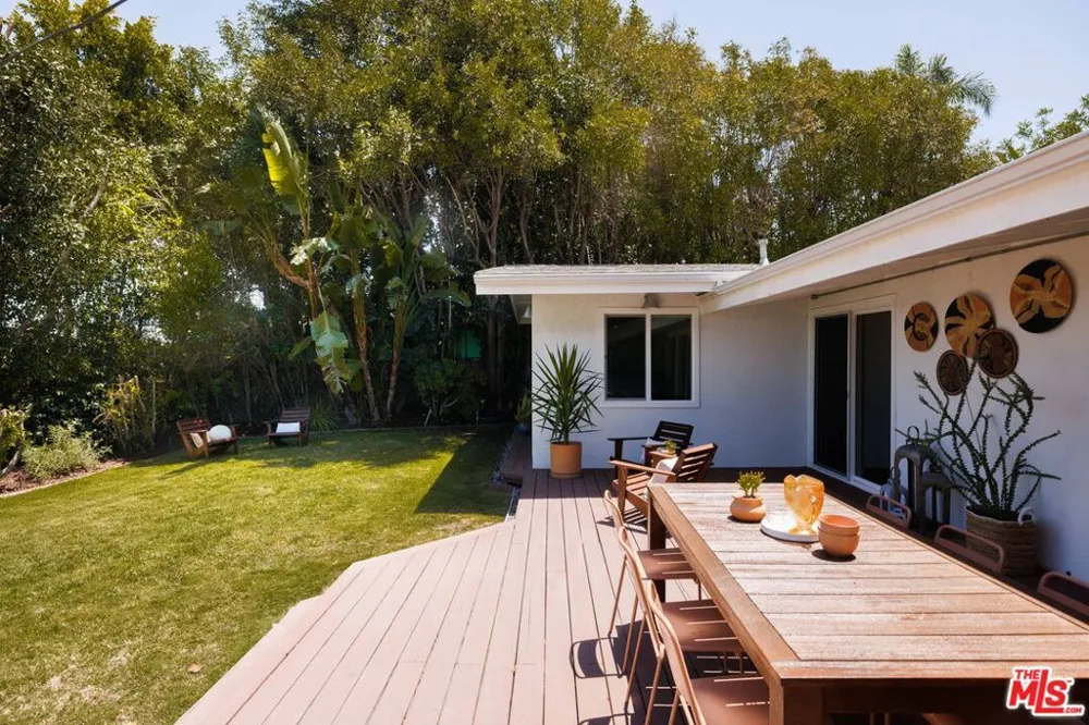 3554 Berry Drive Studio City, CA 91604