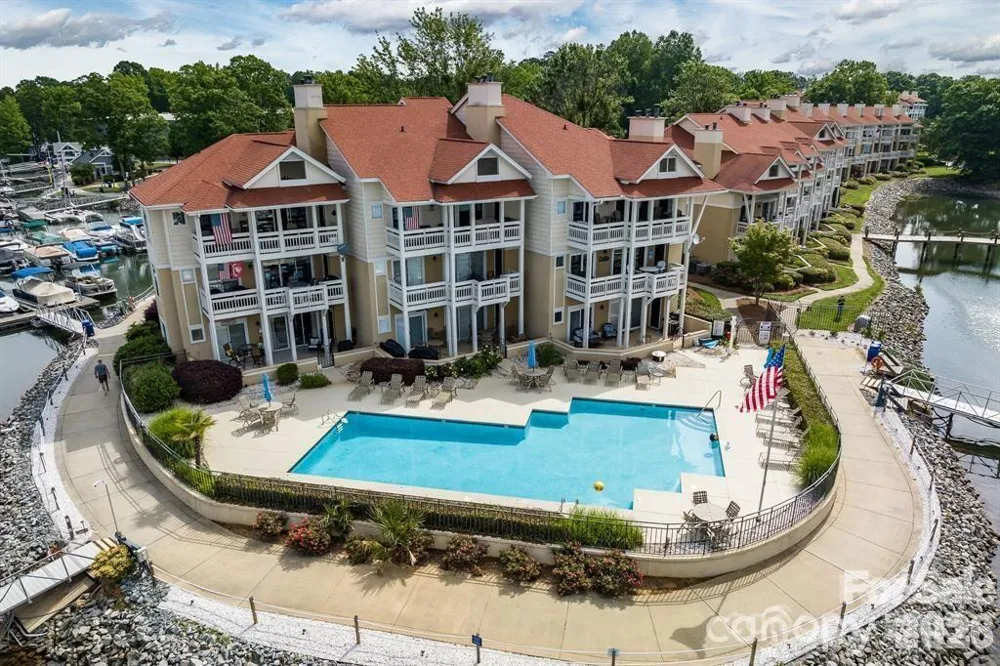 18009 Kings Point Drive #I Cornelius, NC 28031