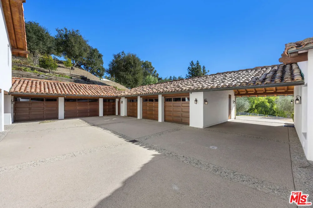 25127 Jim Bridger Road Hidden Hills, CA 91302