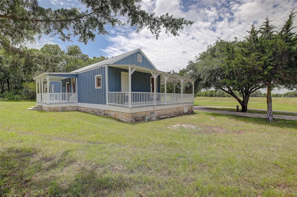 1928 Koether Road Carmine, TX 78932