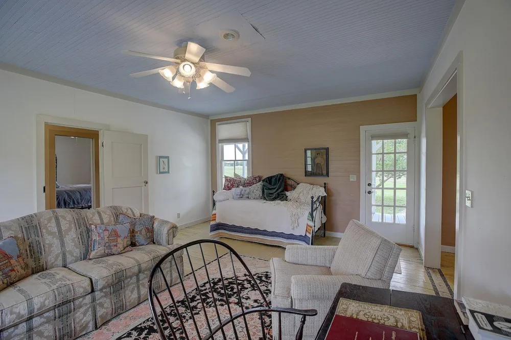 1928 Koether Road Carmine, TX 78932