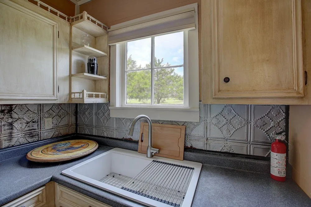 1928 Koether Road Carmine, TX 78932
