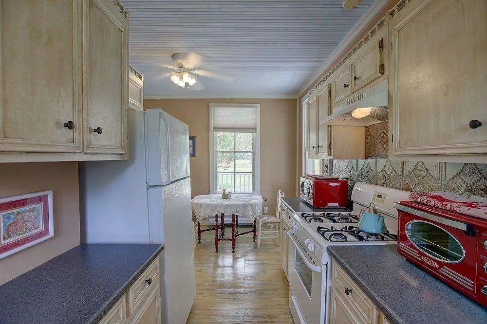 1928 Koether Road Carmine, TX 78932