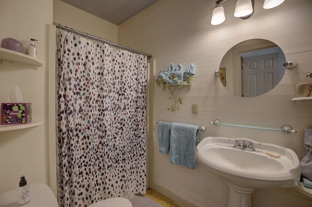 1928 Koether Road Carmine, TX 78932