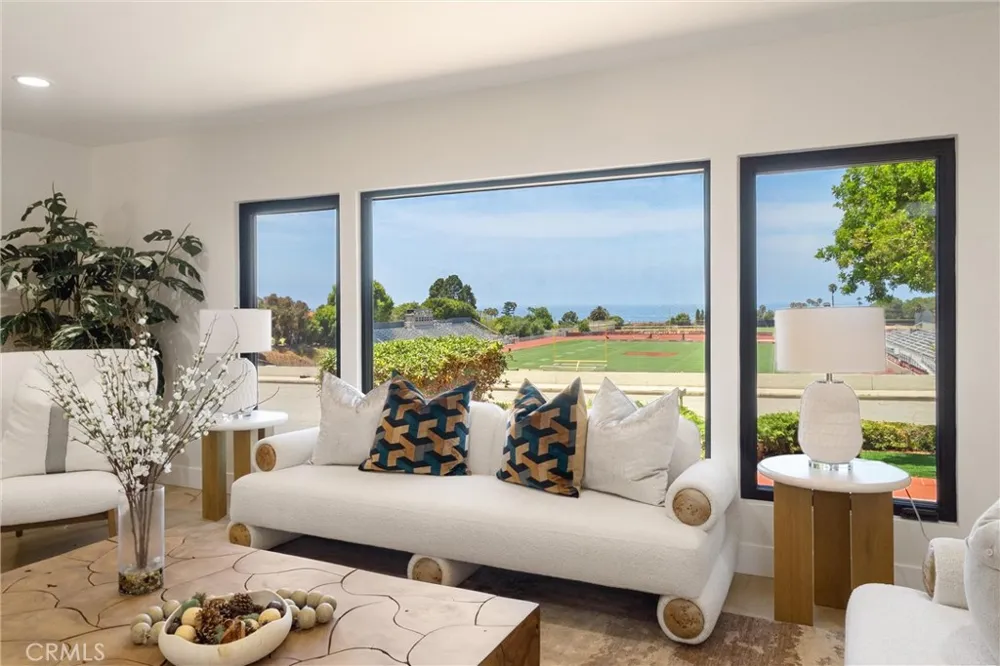 2112 Via Pacheco Palos Verdes Estates, CA 90274