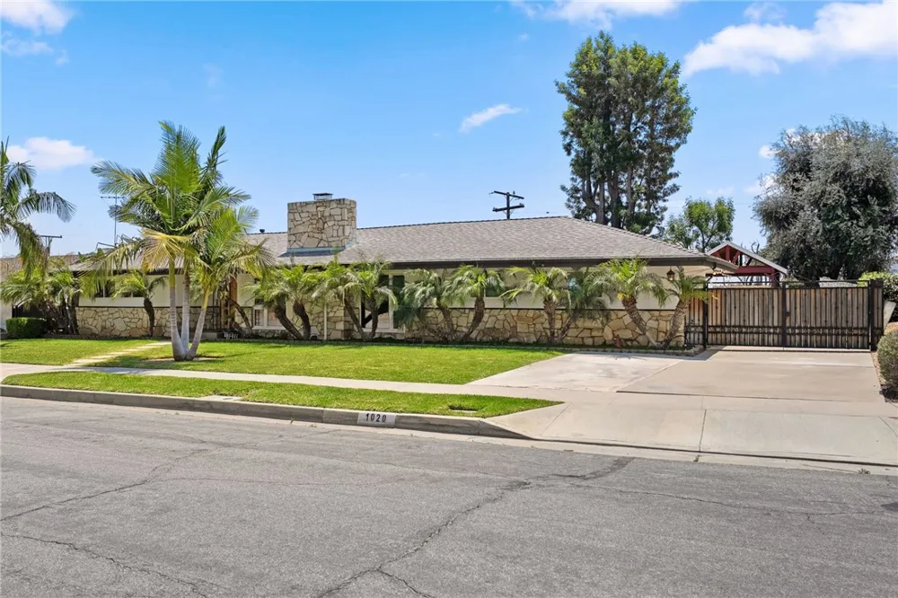 1020 La Serna La Habra, CA 90631
