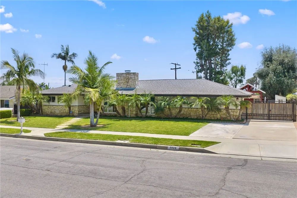 1020 La Serna La Habra, CA 90631