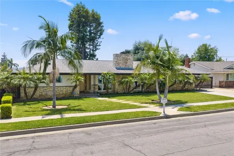 1020 La Serna
