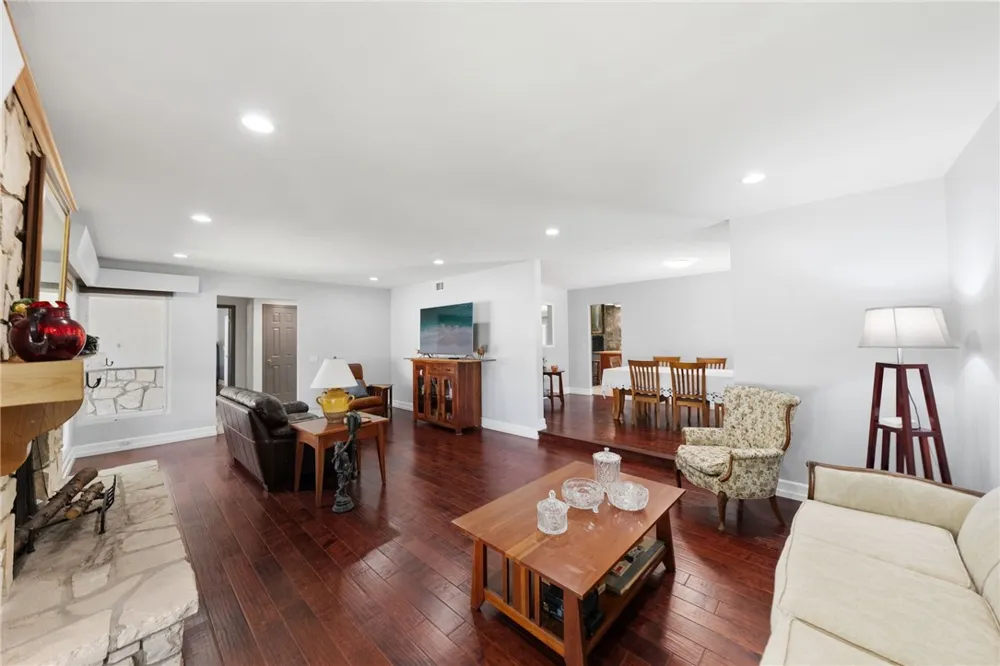 1020 La Serna La Habra, CA 90631