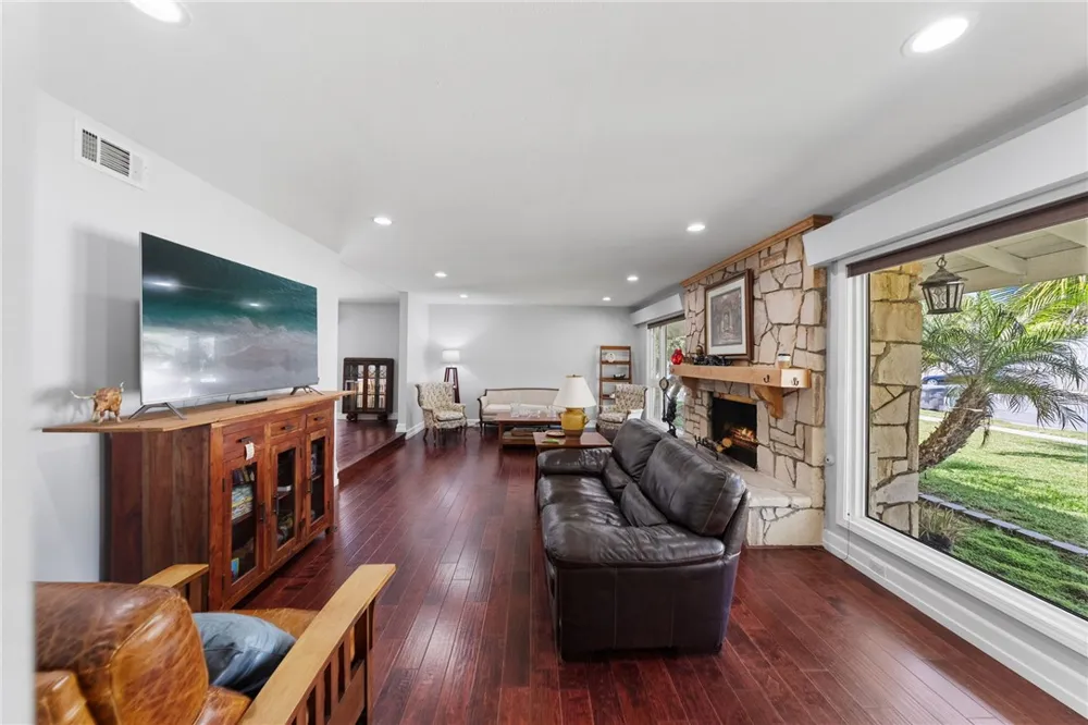 1020 La Serna La Habra, CA 90631