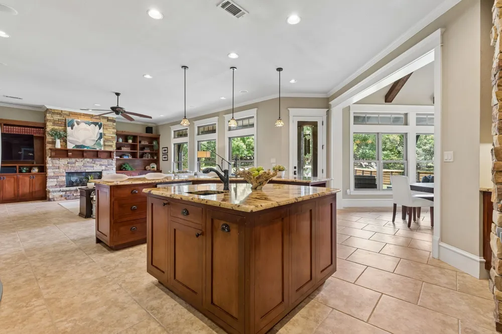 206 Rodeo Drive Azle, TX 76020