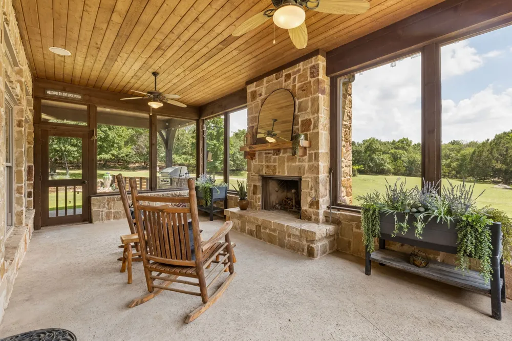 206 Rodeo Drive Azle, TX 76020