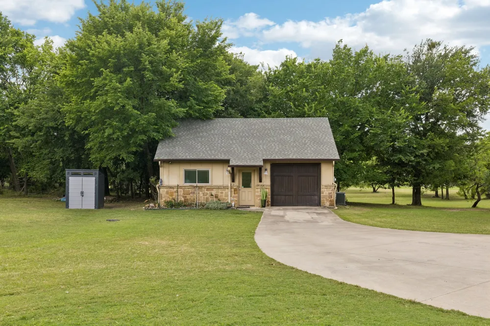 206 Rodeo Drive Azle, TX 76020