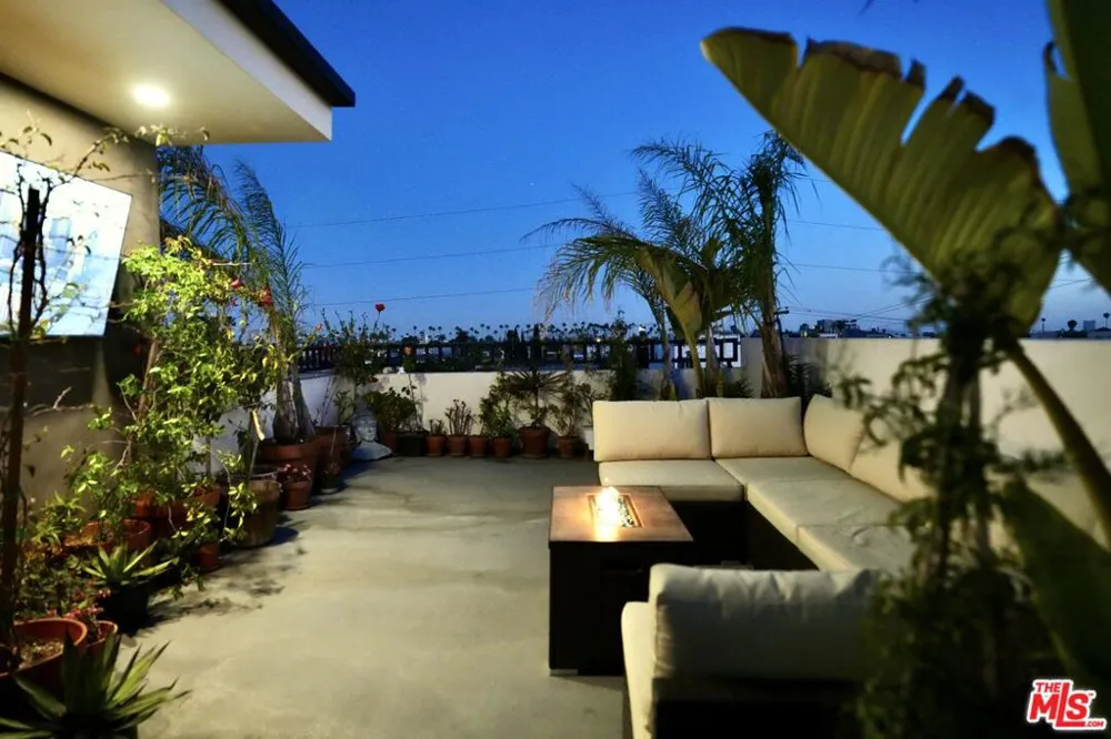 5961 Fountain Avenue Los Angeles, CA 90028
