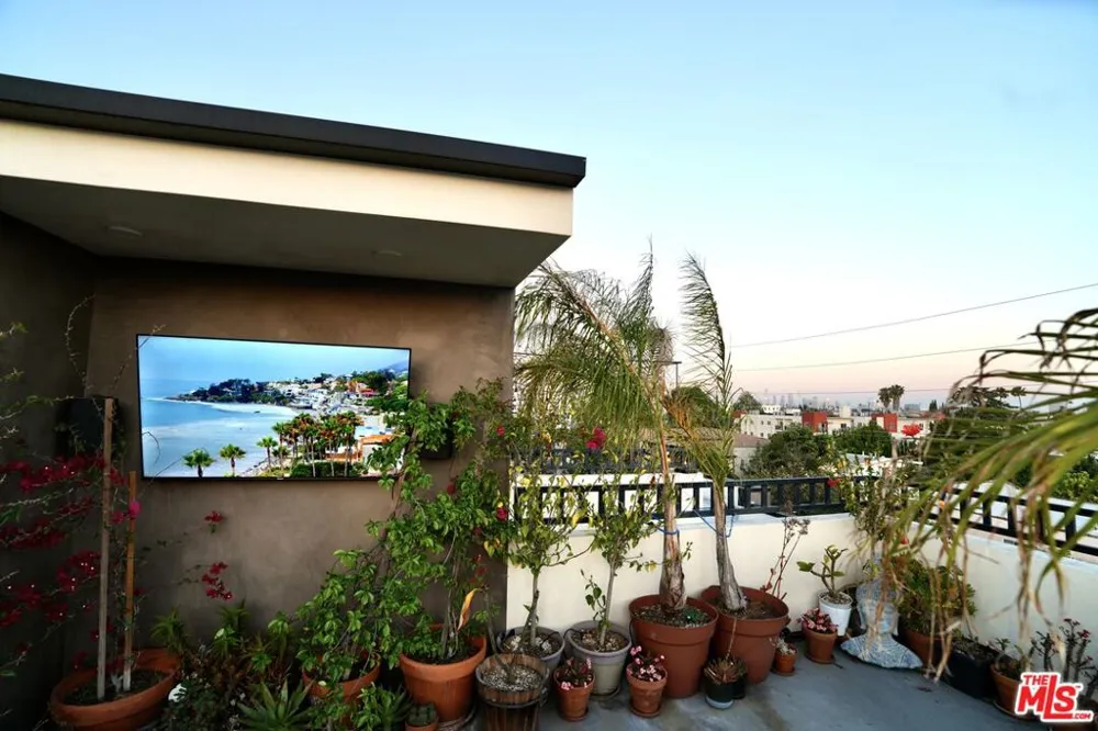 5961 Fountain Avenue Los Angeles, CA 90028