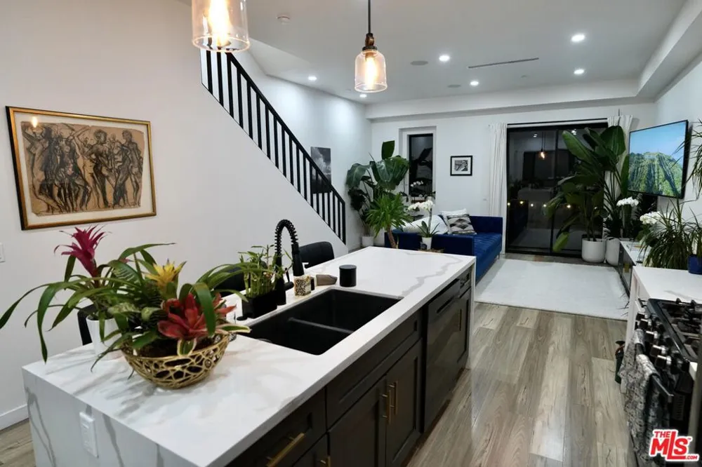 5961 Fountain Avenue Los Angeles, CA 90028