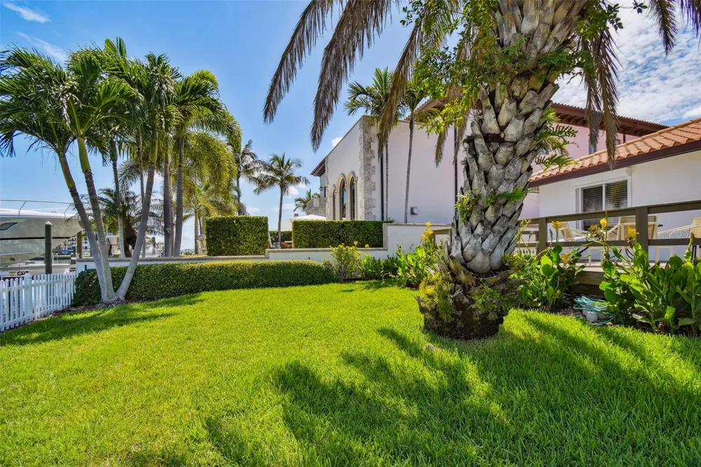 205 HARRISON AVENUE Belleair Beach, FL 33786