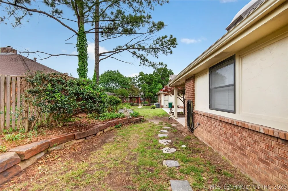 3116 Camelot Drive Bartlesville, OK 74006